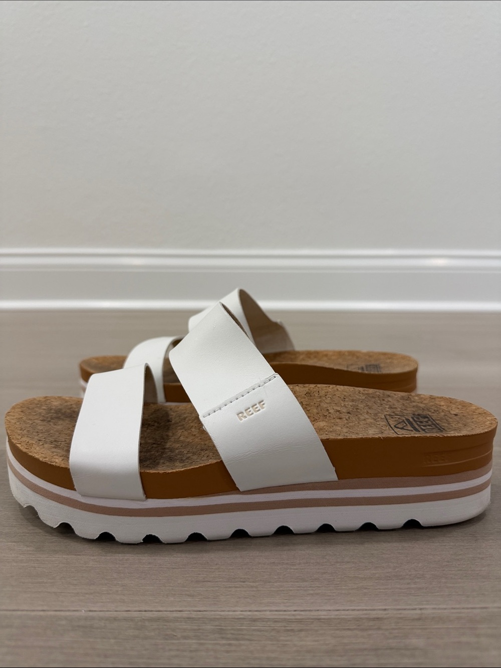 Reef Cushion Vista Hi - White Double-Strap Cork Footbed Sandals - Women's Sz 8